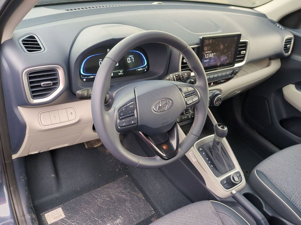 2025 Hyundai Venue Limited - Photo 12