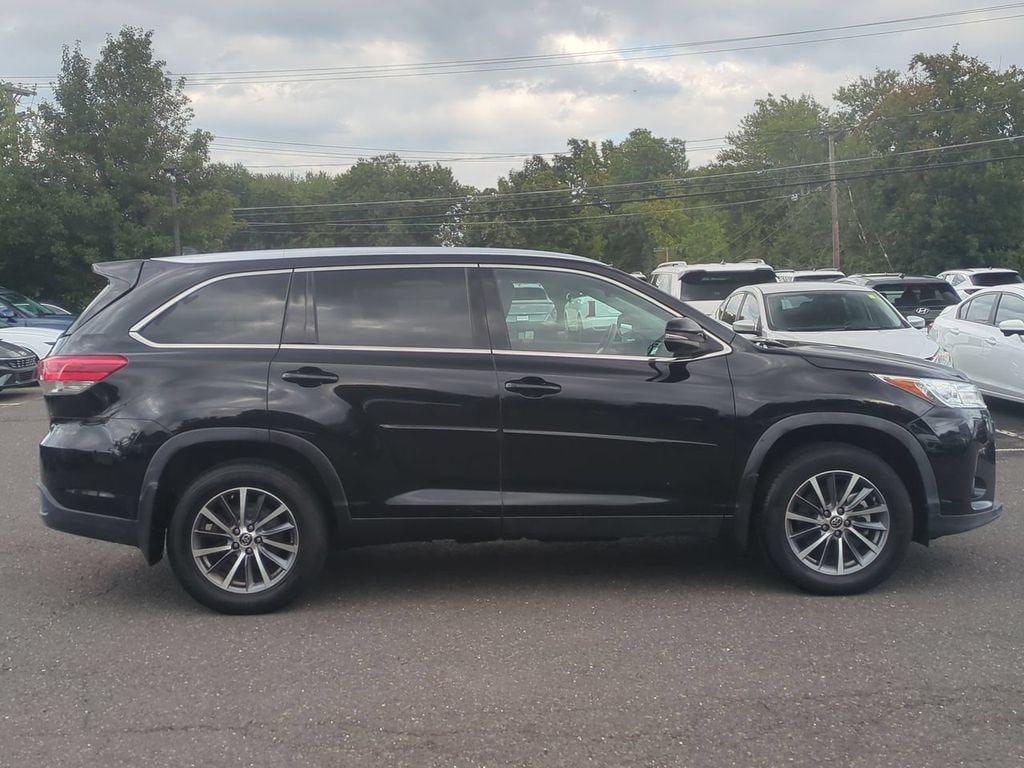 Used 2019 Toyota Highlander XLE V6 SUV
