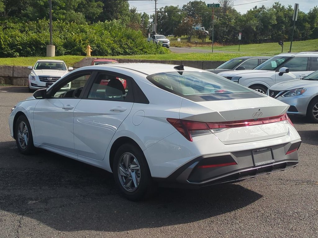 2026 Hyundai Elantra SE - Photo 5