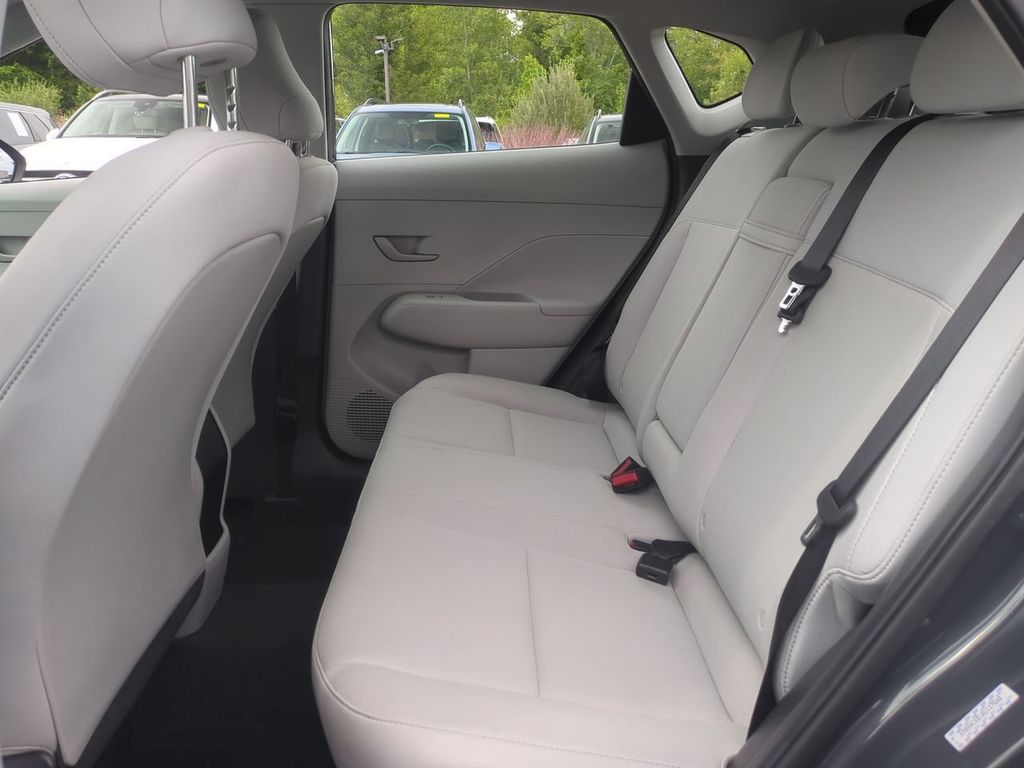 2024 Hyundai Kona SE - Photo 23