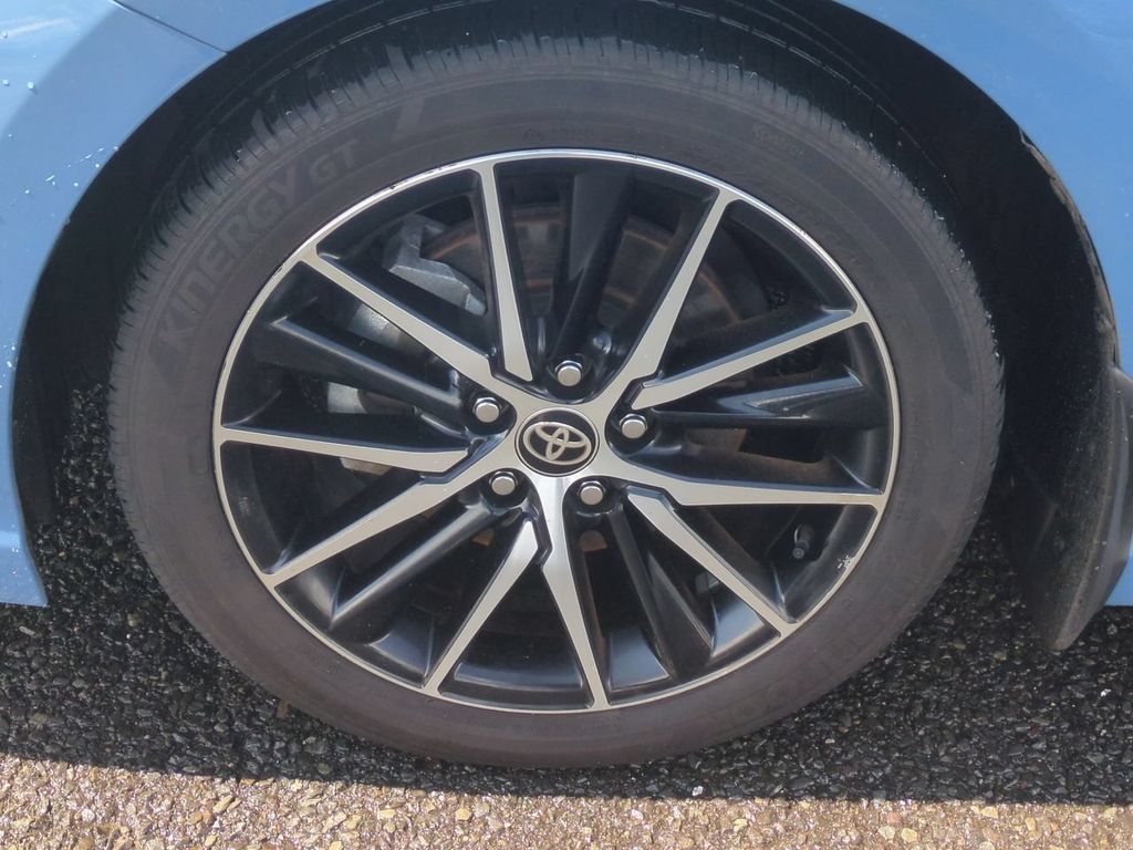 2024 Toyota Camry SE - Photo 9