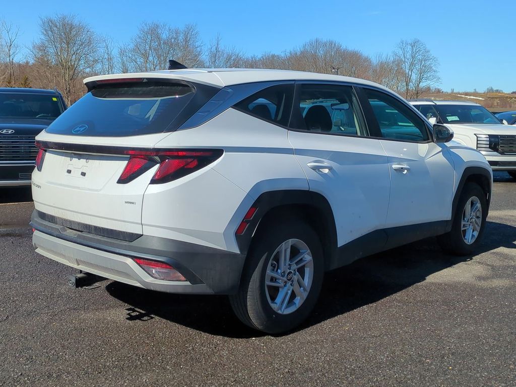2025 Hyundai Tucson SE - Photo 3