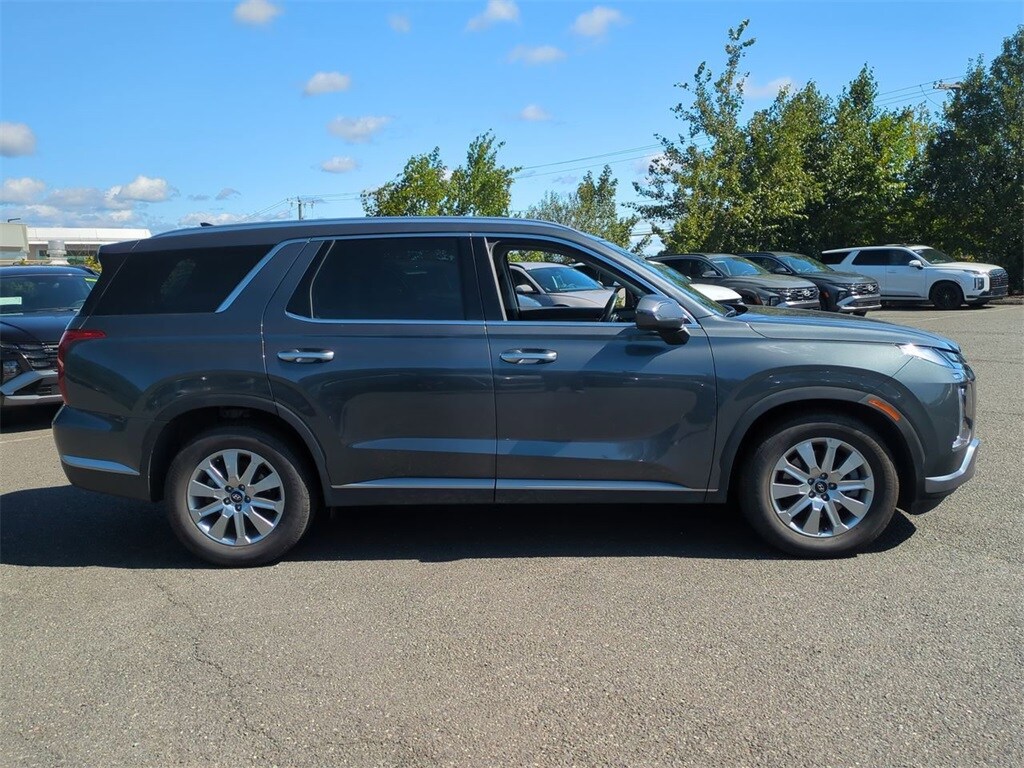2025 Hyundai Palisade SEL photo 2