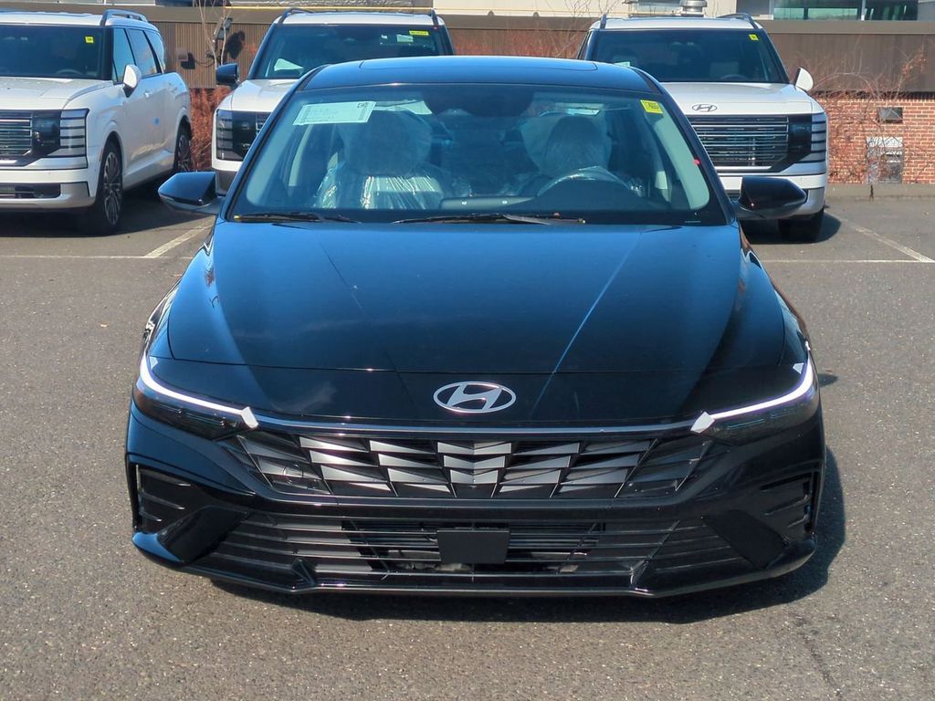 2025 Hyundai Elantra Limited - Photo 8