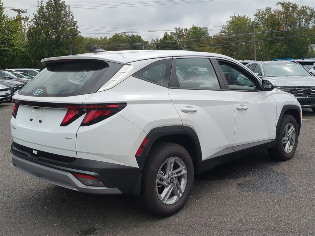 2025 Hyundai Tucson SE photo 3