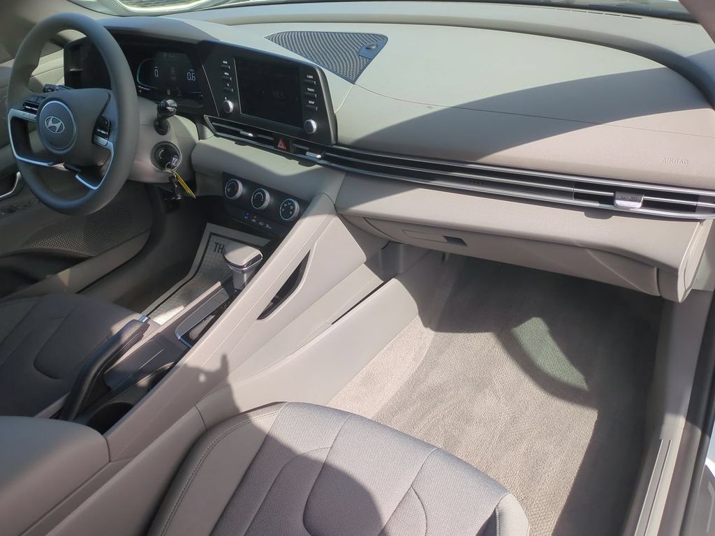 2026 Hyundai Elantra SE - Photo 26