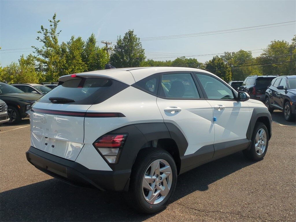 2026 Hyundai Kona SE photo 3