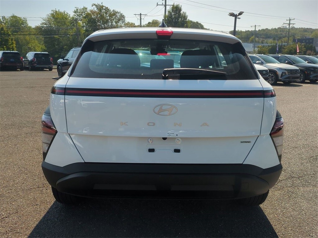 2026 Hyundai Kona SE photo 4