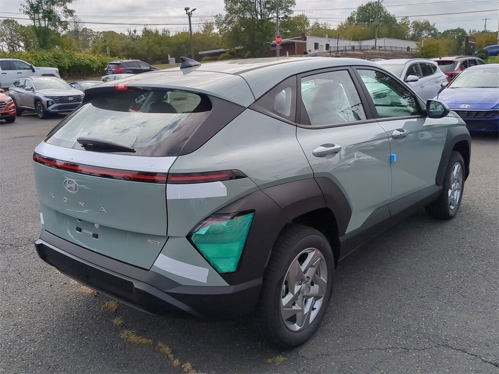 2026 Hyundai Kona SE photo 3