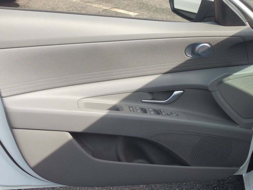 2026 Hyundai Elantra SE - Photo 10