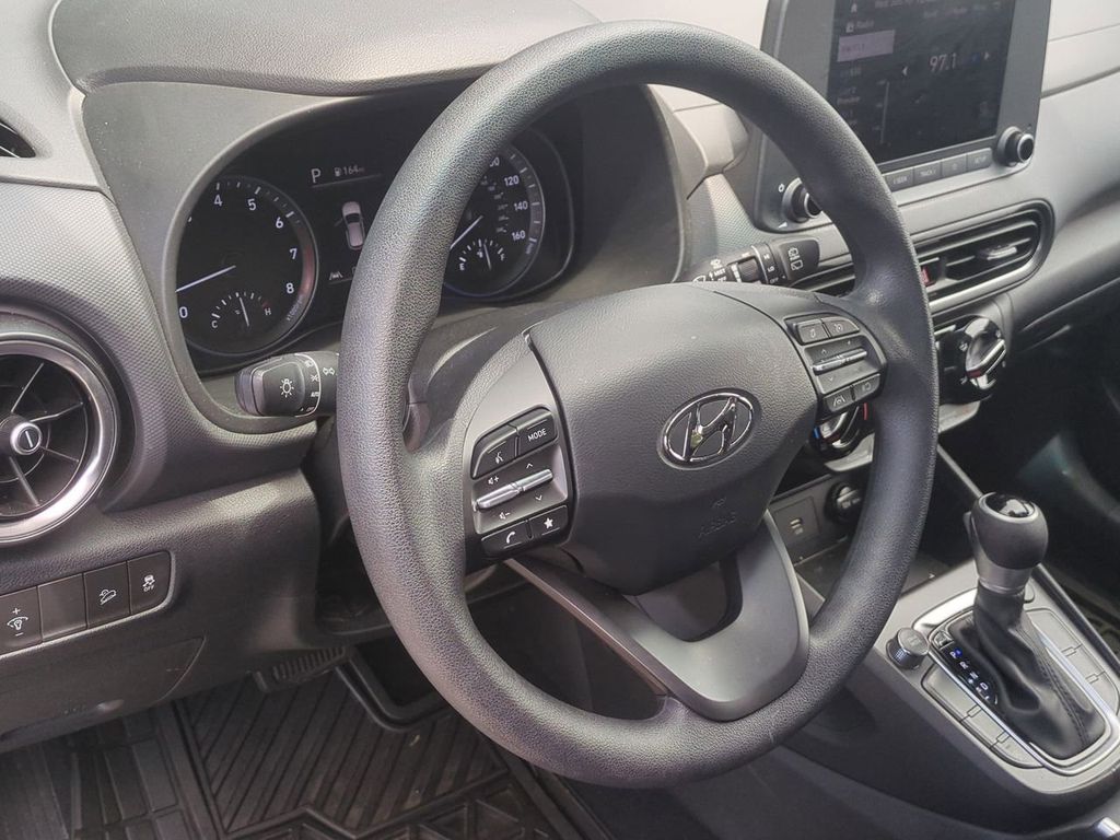 2023 Hyundai Kona SEL - Photo 13