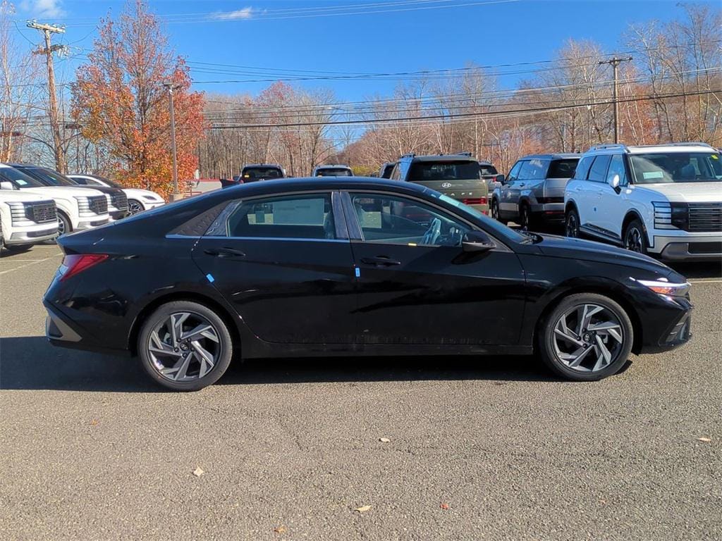 New 2025 Hyundai Elantra Limited Sedan