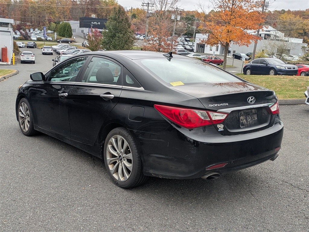 2011 Hyundai Sonata SE photo 2