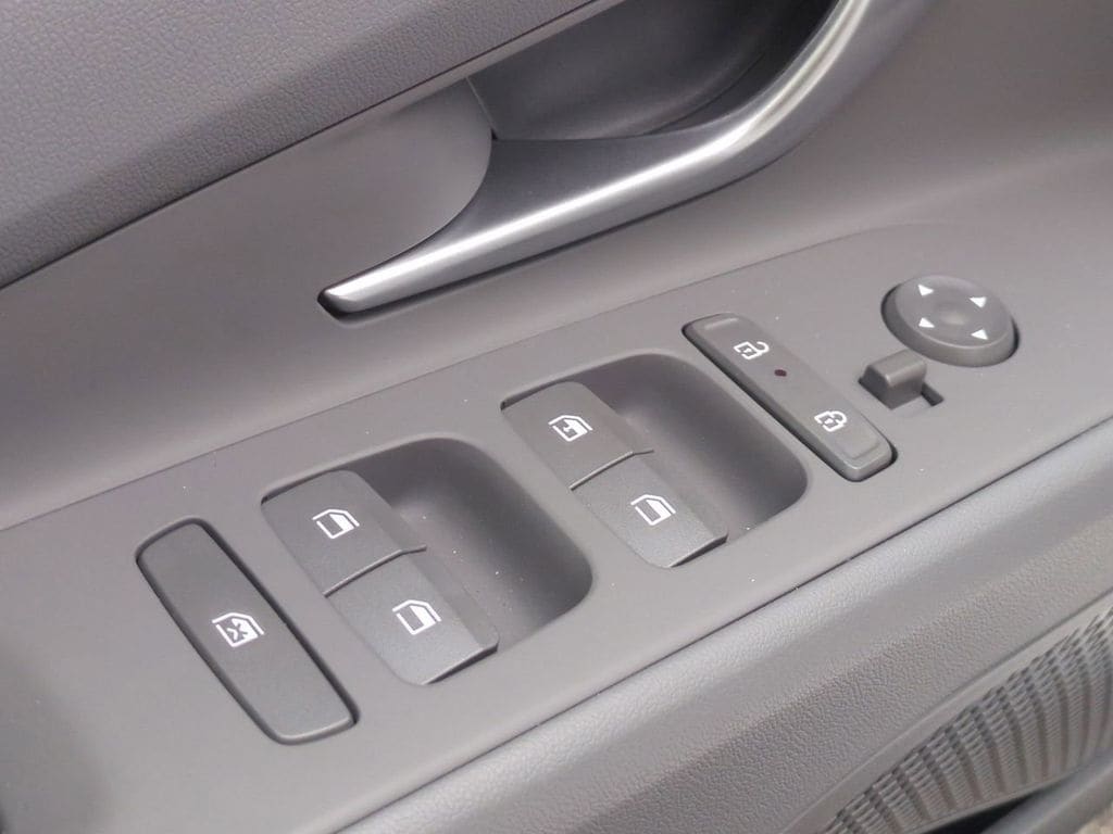 2025 Hyundai Elantra SE - Photo 11