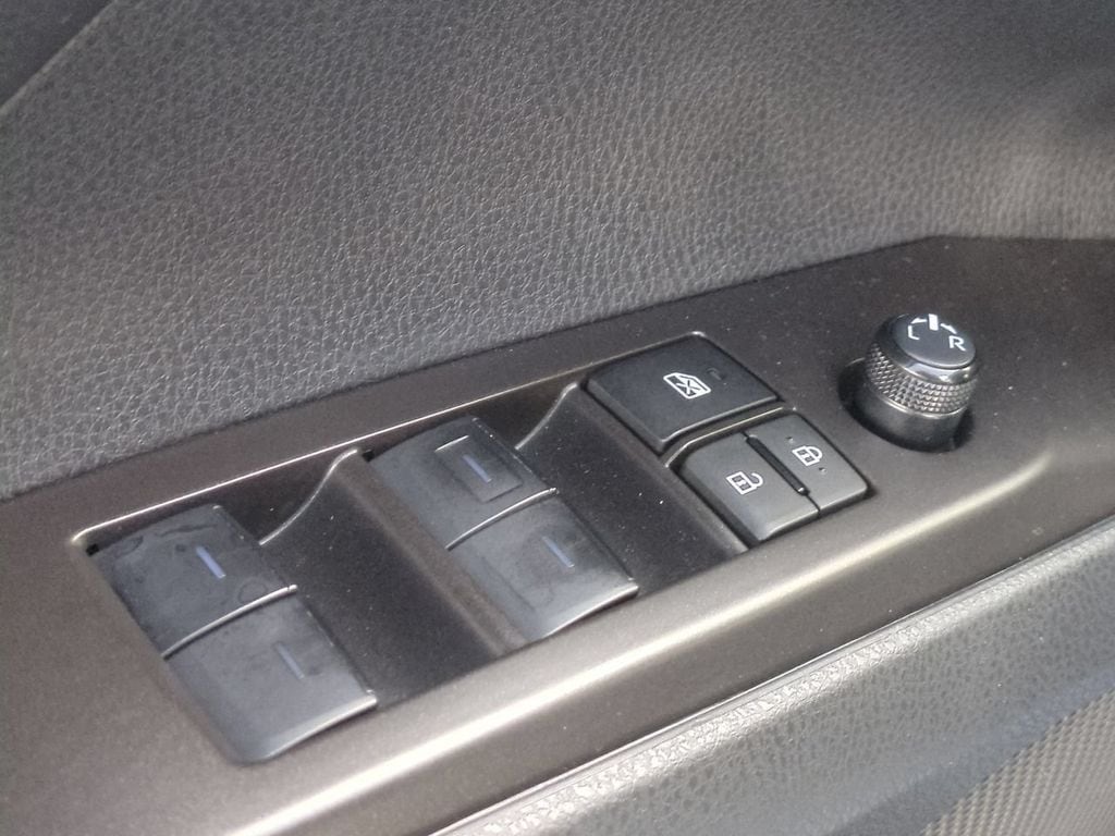 2024 Toyota Camry SE - Photo 11
