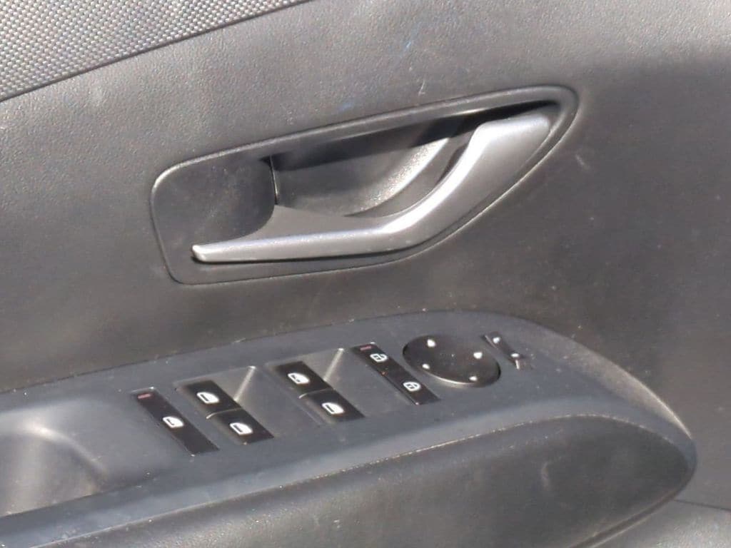 2025 Hyundai Tucson SE - Photo 11