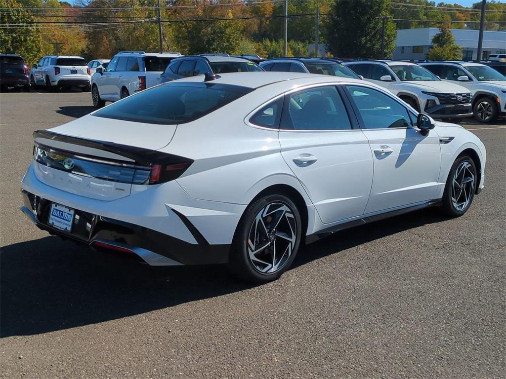 2026 Hyundai Sonata SEL Sport photo 2