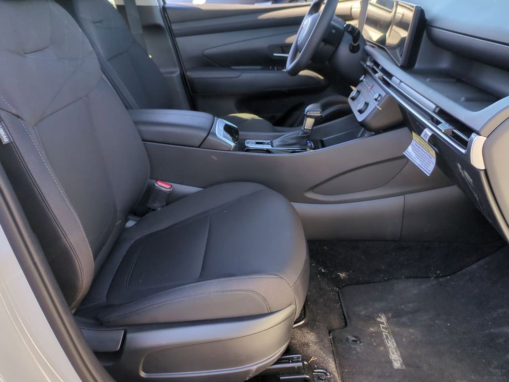 2025 Hyundai Tucson SE - Photo 27