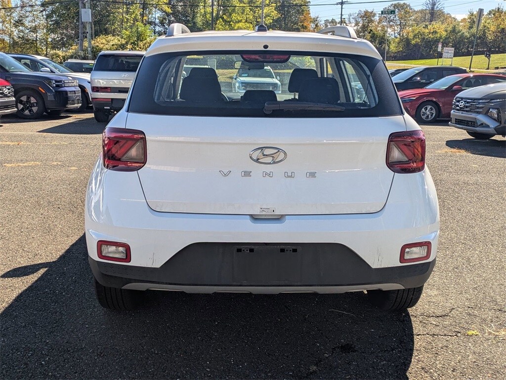2025 Hyundai Venue SEL photo 3