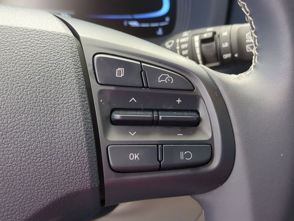 2025 Hyundai Venue Limited - Photo 15