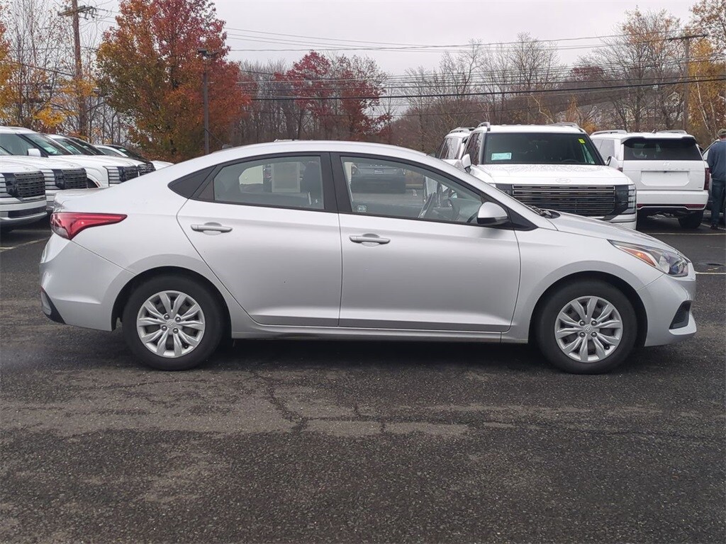 2019 Hyundai Accent SE photo 2