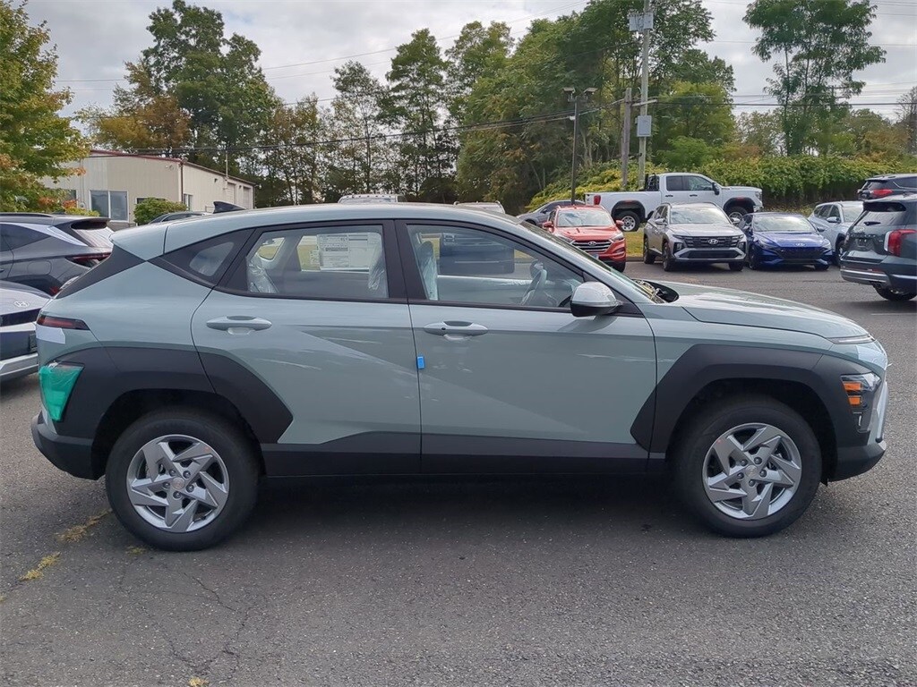 2026 Hyundai Kona SE photo 2