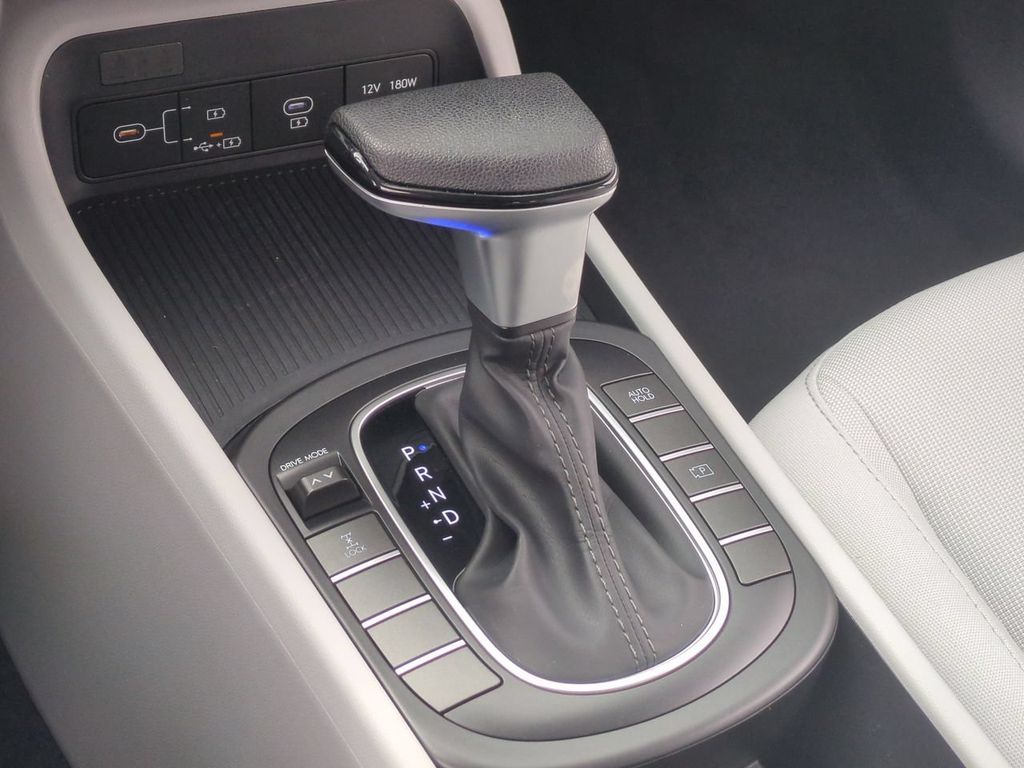 2024 Hyundai Kona SE - Photo 17