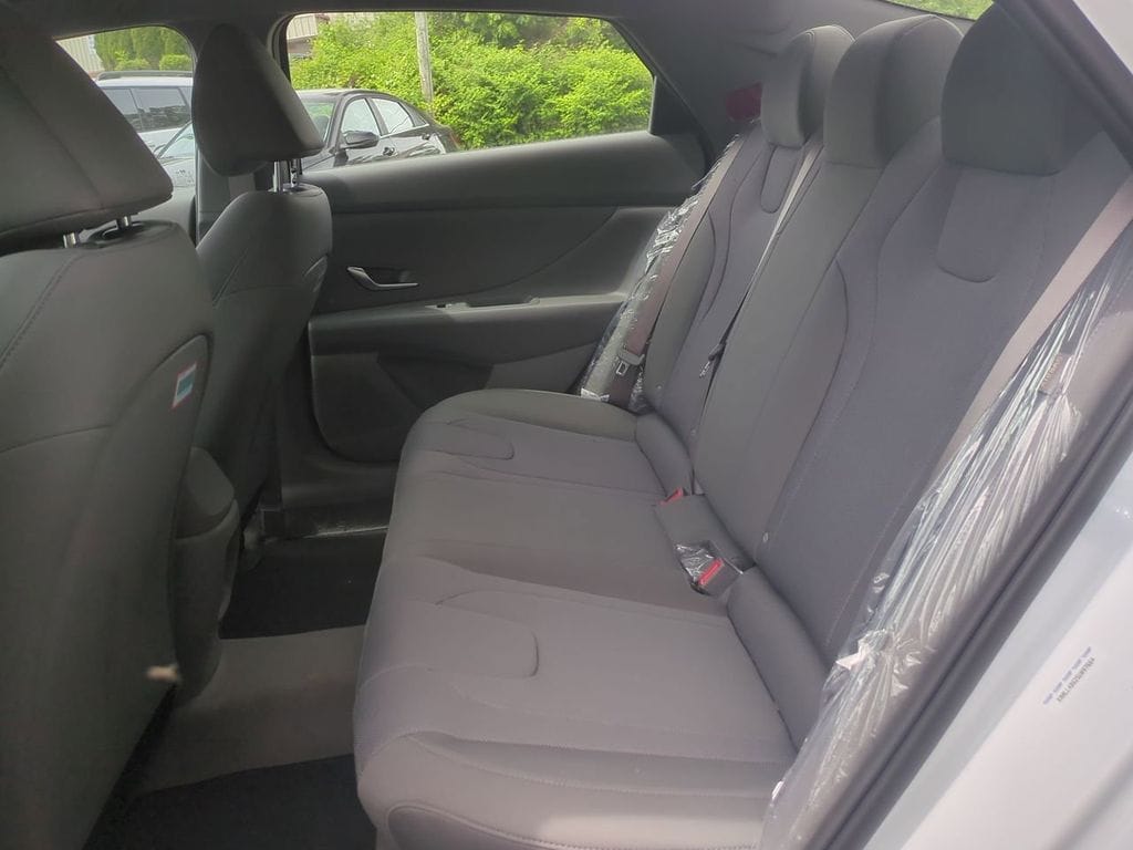 2025 Hyundai Elantra SE - Photo 22