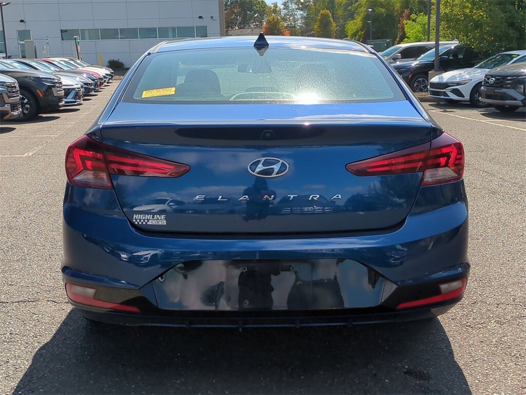 2019 Hyundai Elantra SEL photo 4