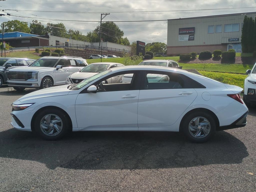 2026 Hyundai Elantra SE - Photo 6