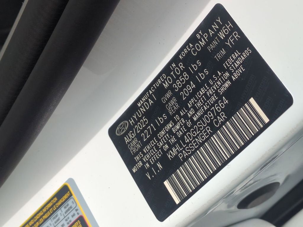 2025 Hyundai Elantra SE - Photo 28