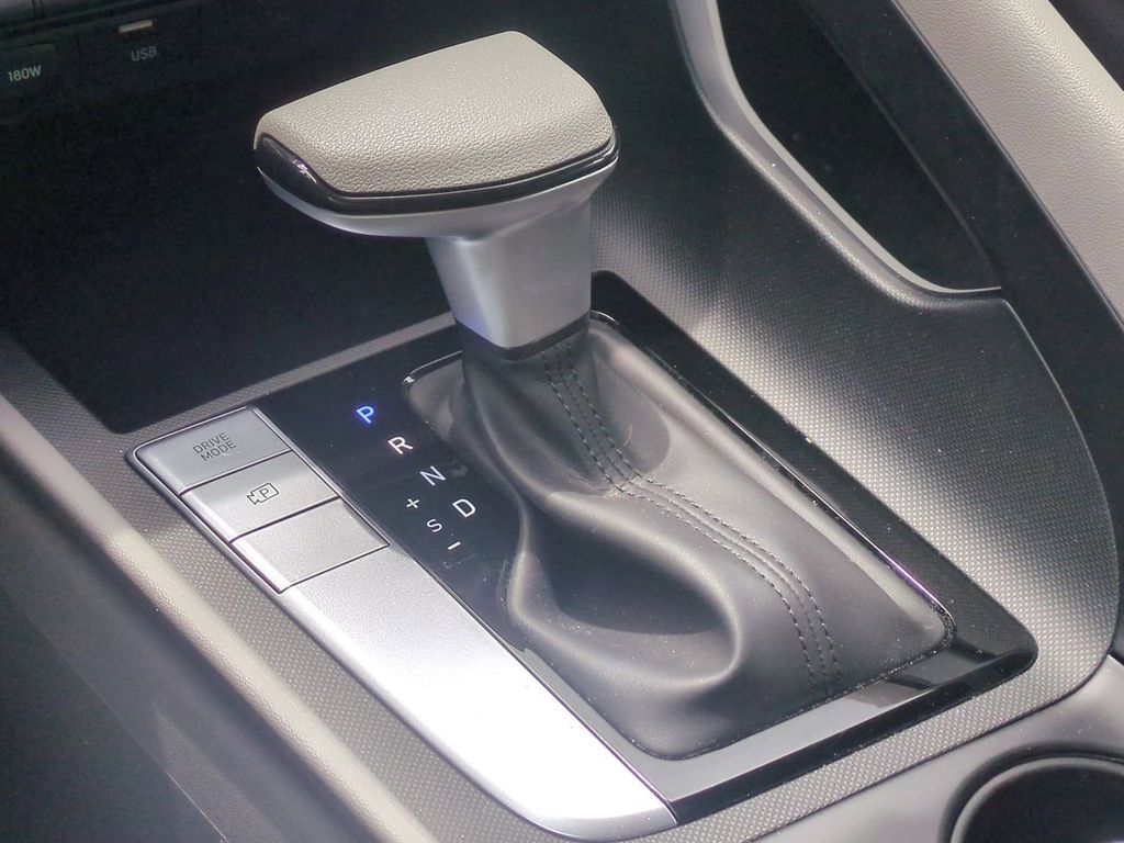 2025 Hyundai Elantra SE - Photo 17