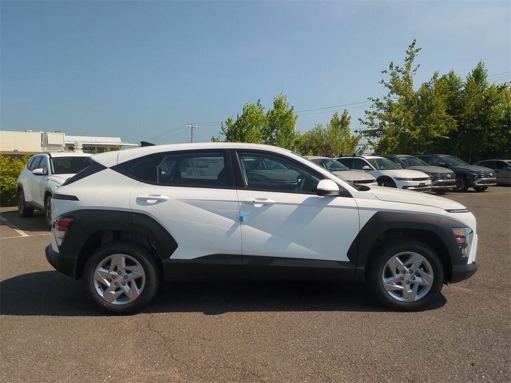 2026 Hyundai Kona SE photo 2
