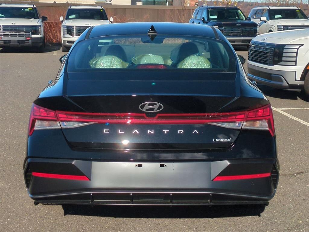 New 2025 Hyundai Elantra Limited Sedan