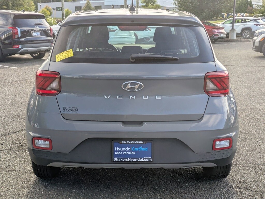 2023 Hyundai Venue SE photo 2