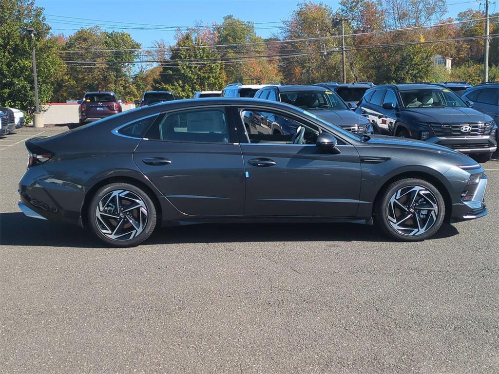 2026 Hyundai Sonata SEL Sport photo 2