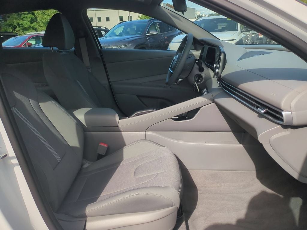 2026 Hyundai Elantra SE - Photo 25