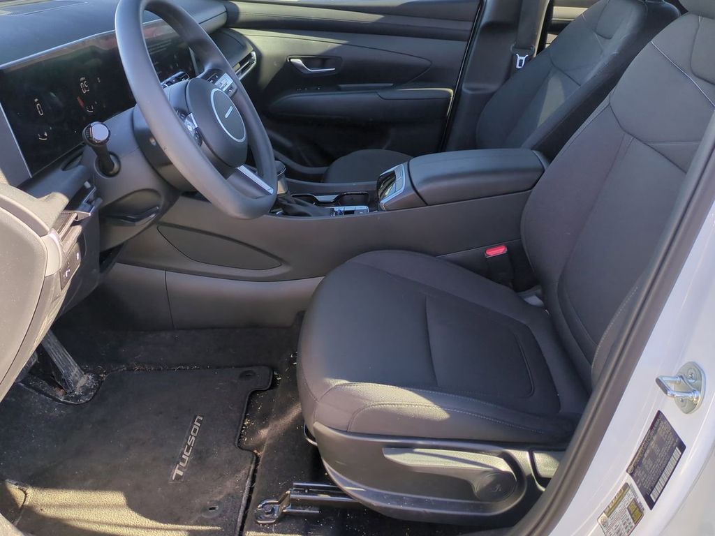 2025 Hyundai Tucson SE - Photo 21