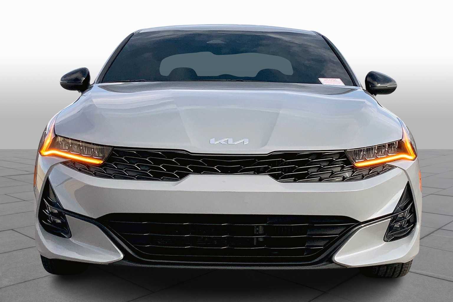2024 Kia K5 GT-Line photo 2