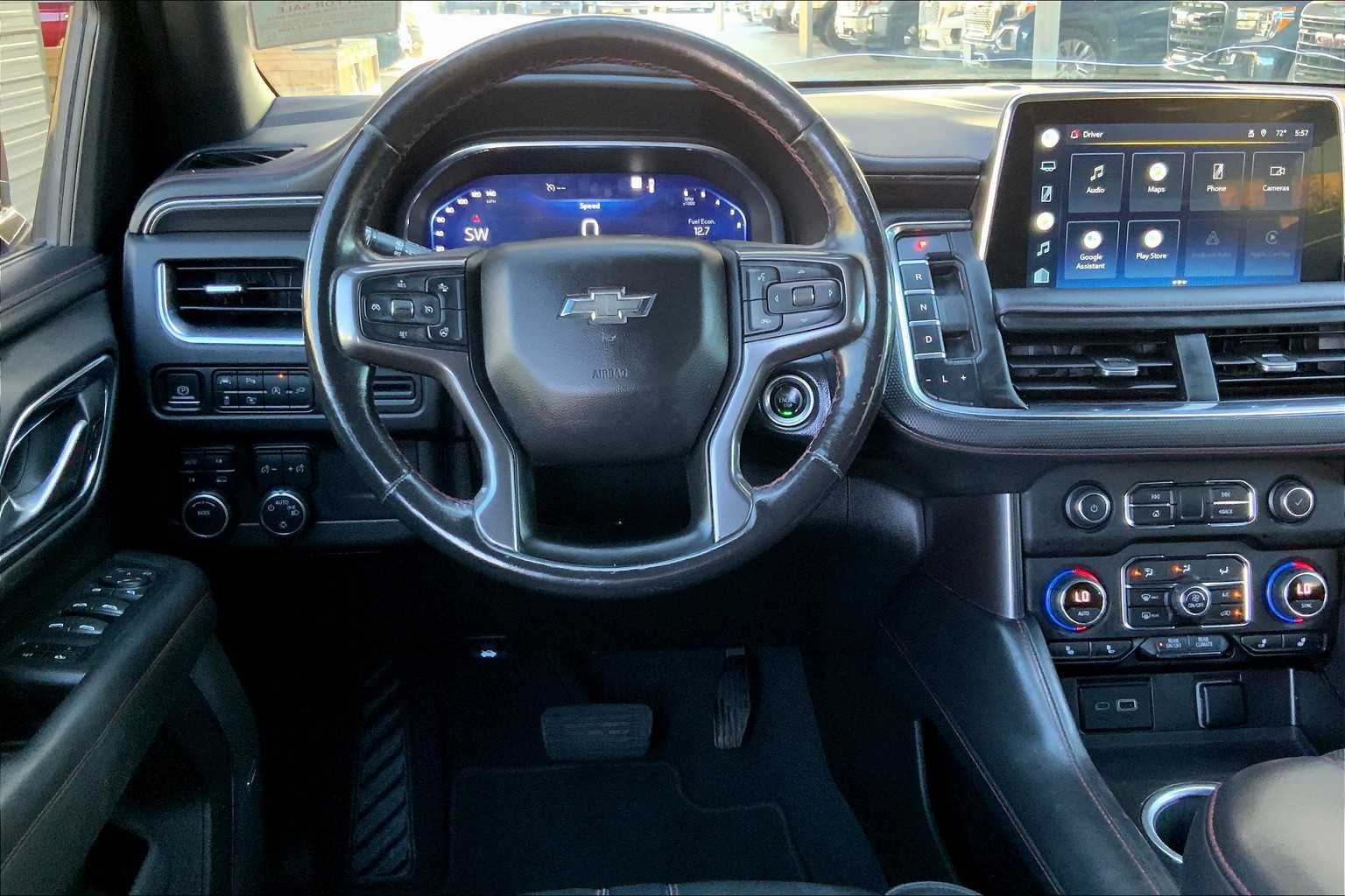 2022 Chevrolet Suburban RST photo 2