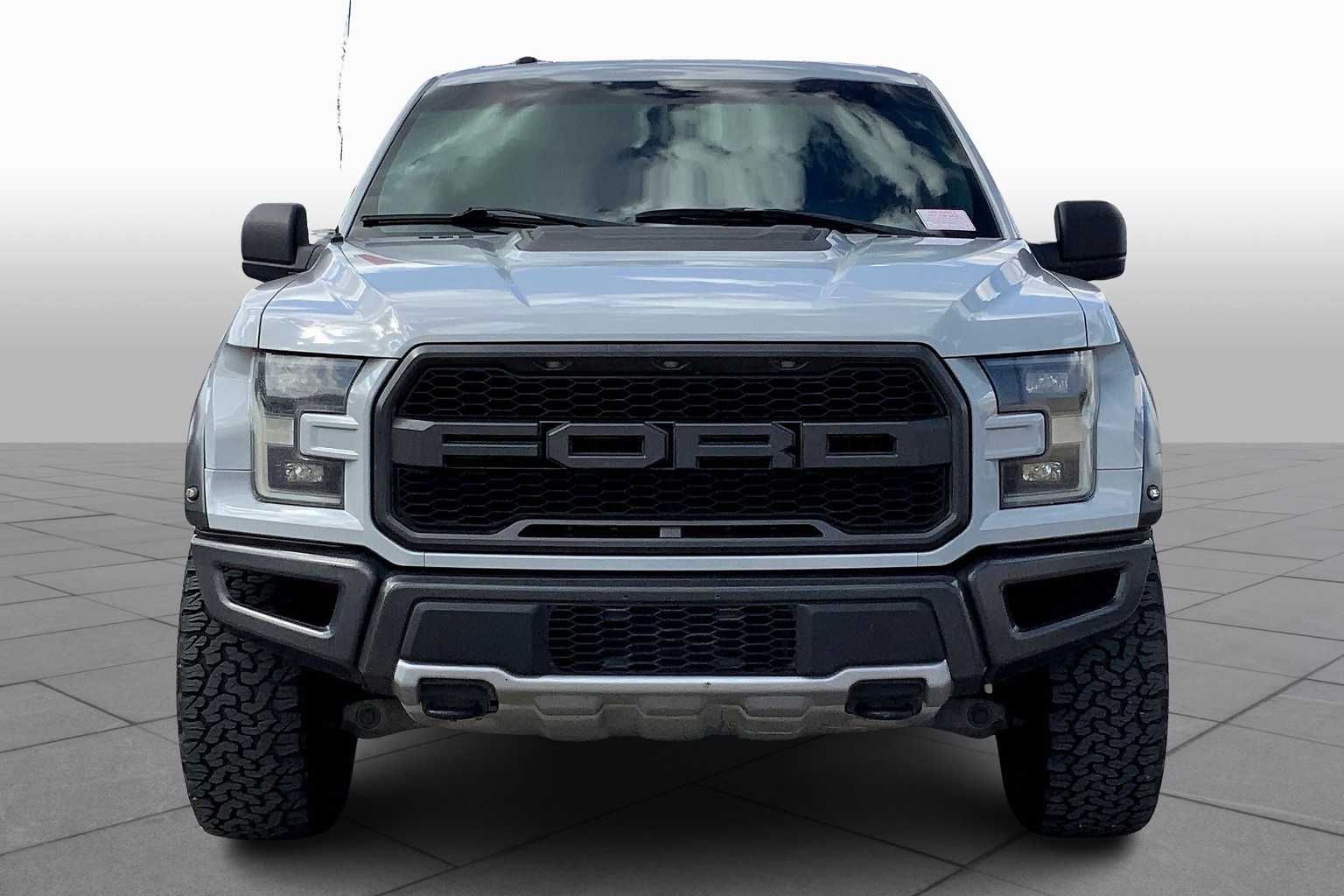 2017 Ford F-150 Raptor photo 2