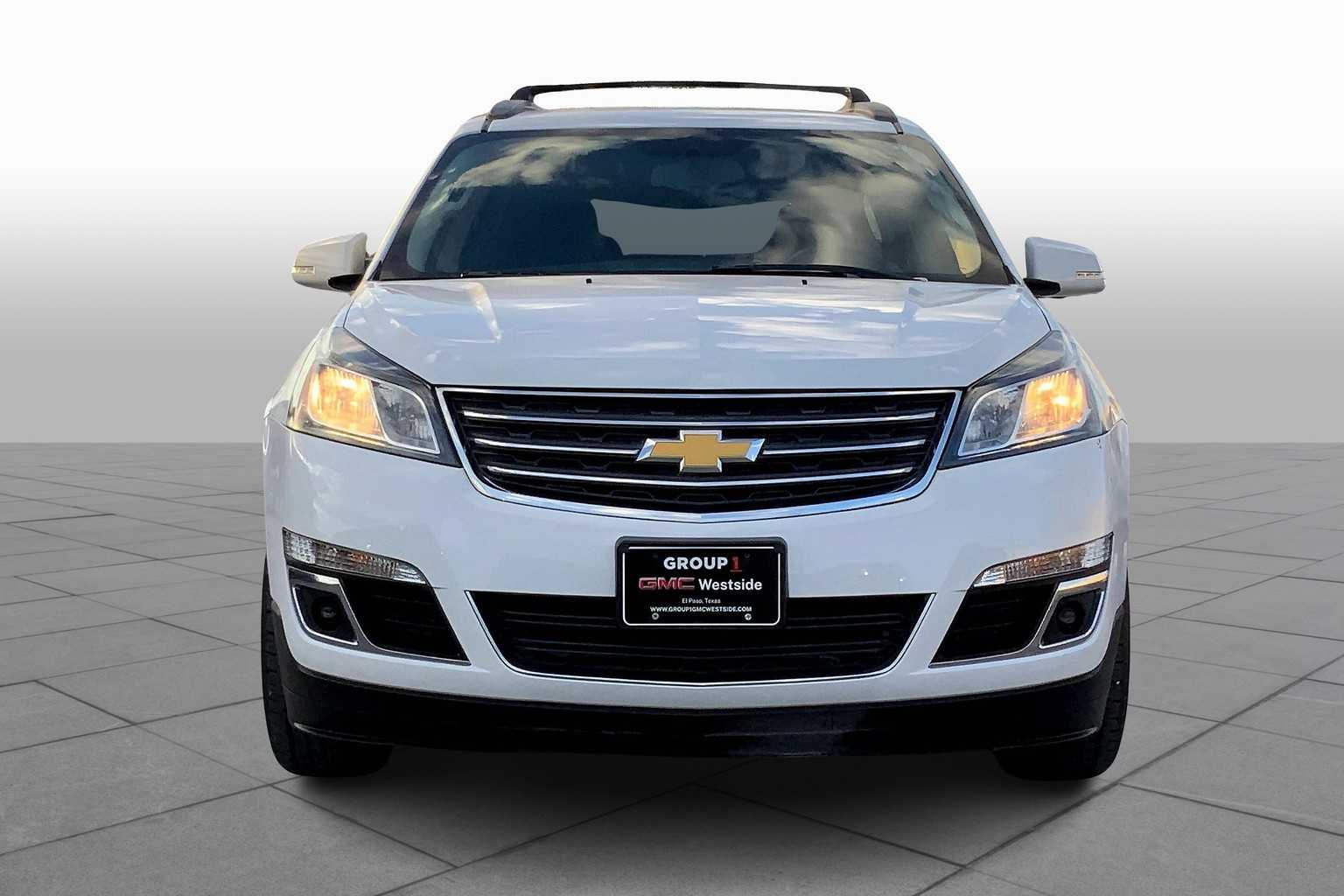 2017 Chevrolet Traverse 1LT photo 2