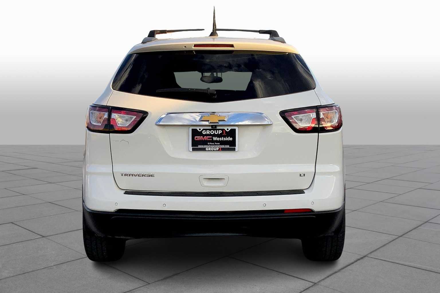 2017 Chevrolet Traverse 1LT photo 3
