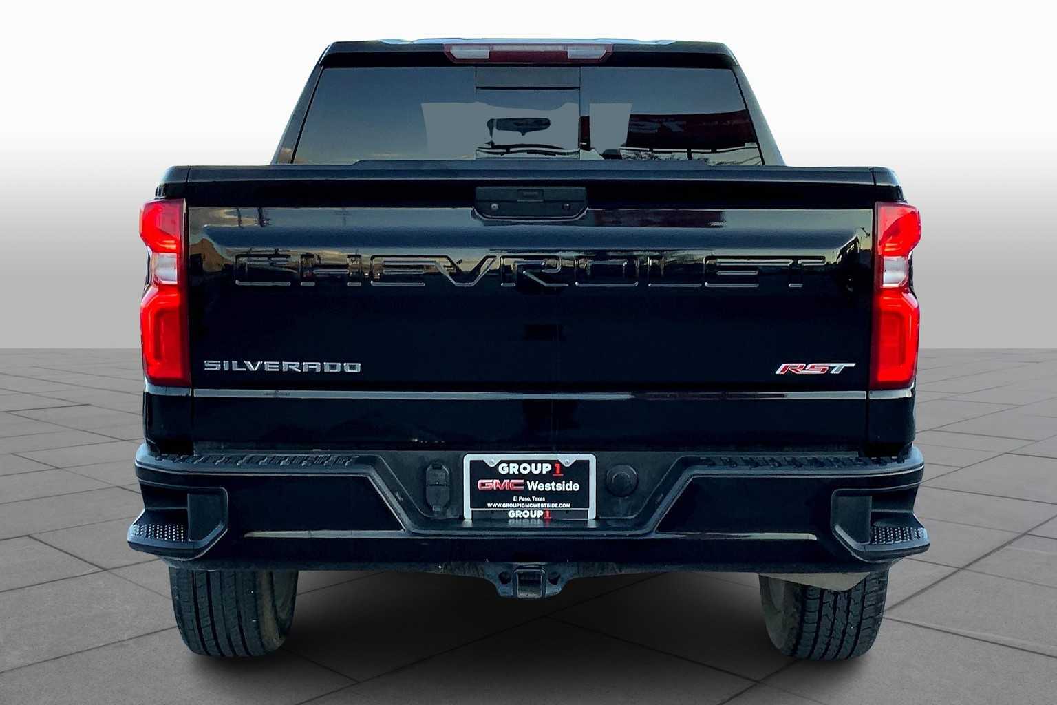2020 Chevrolet Silverado 1500 RST photo 2
