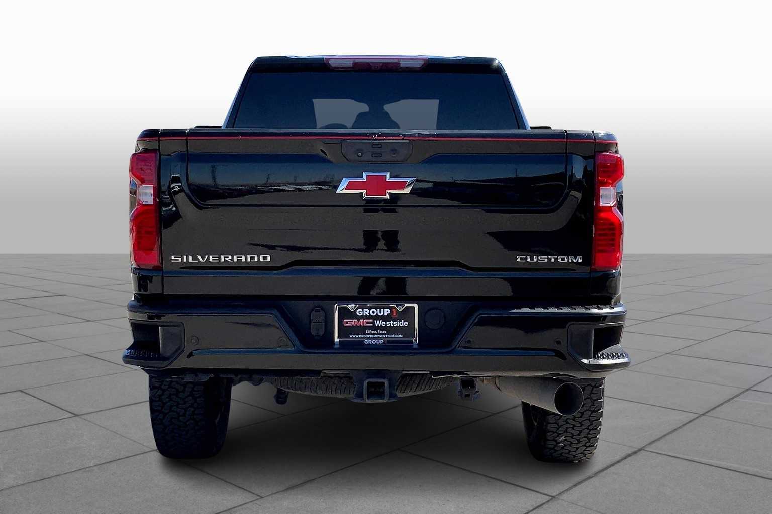 2022 Chevrolet Silverado 2500HD Custom photo 3