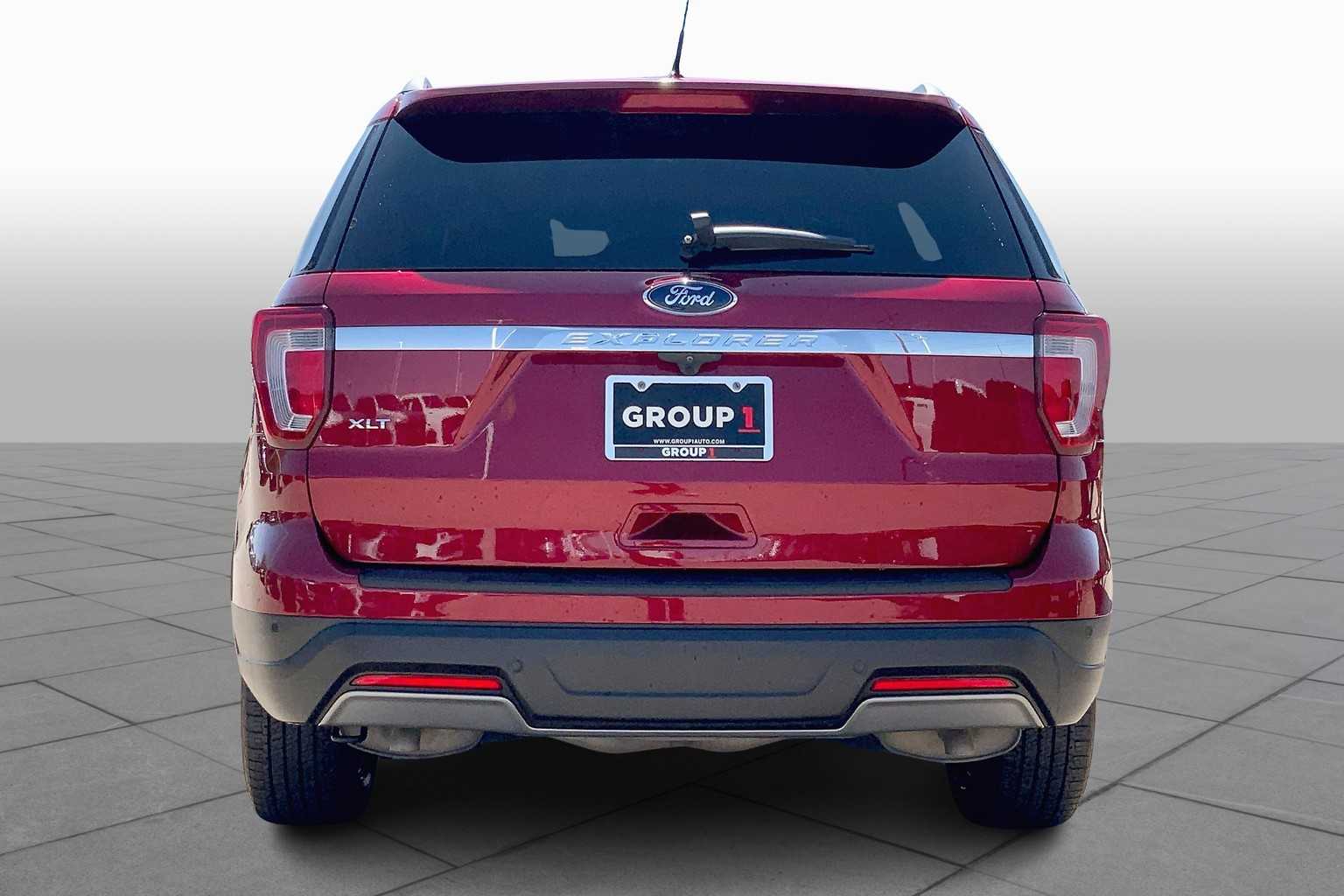 2019 Ford Explorer XLT photo 3