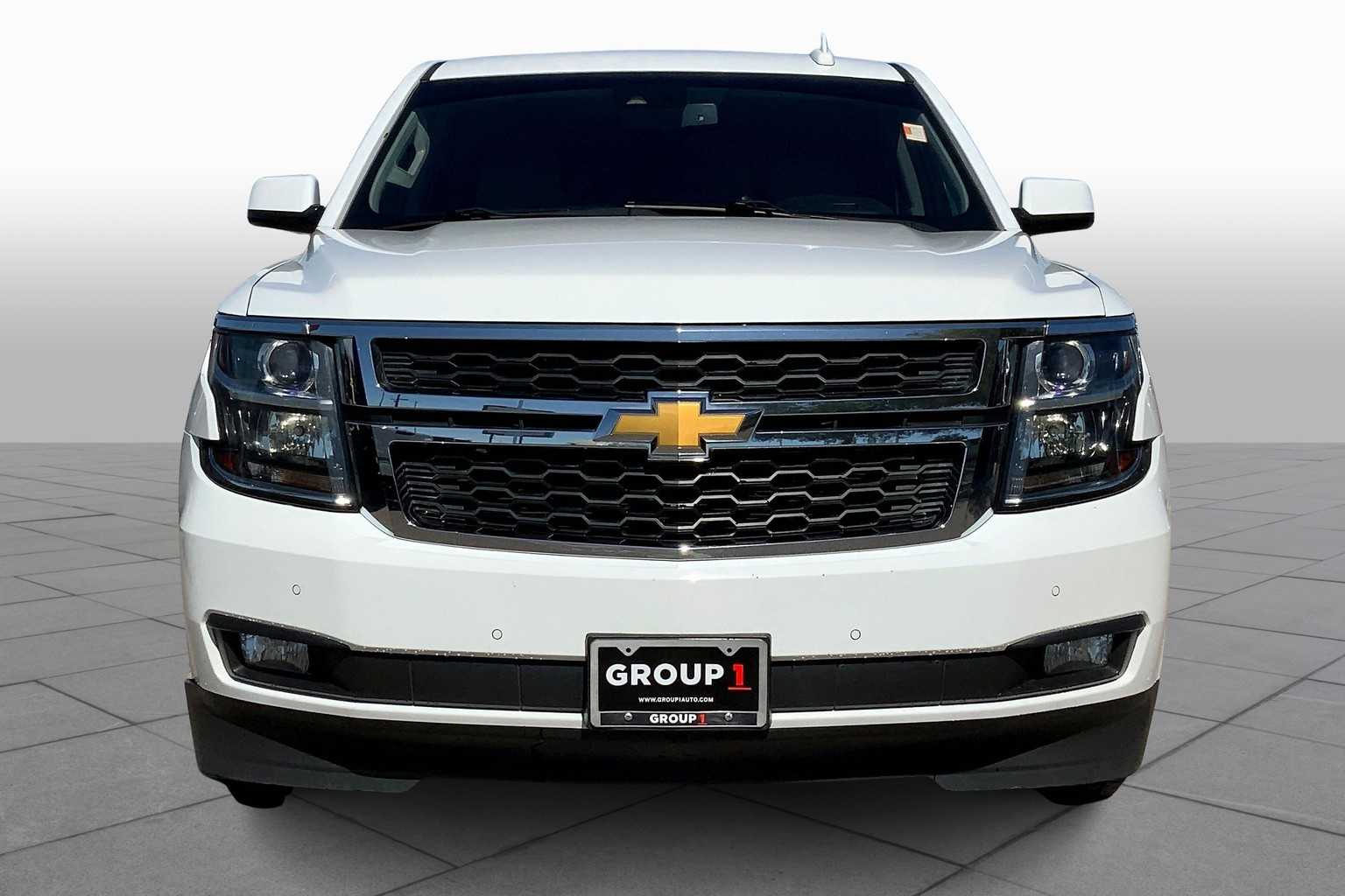 2016 Chevrolet Suburban LT photo 2