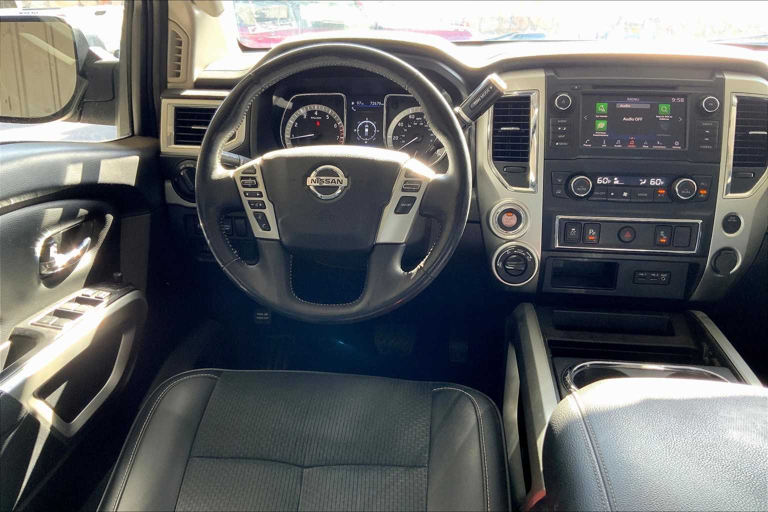 2019 Nissan Titan PRO-4X Crew Cab photo 3