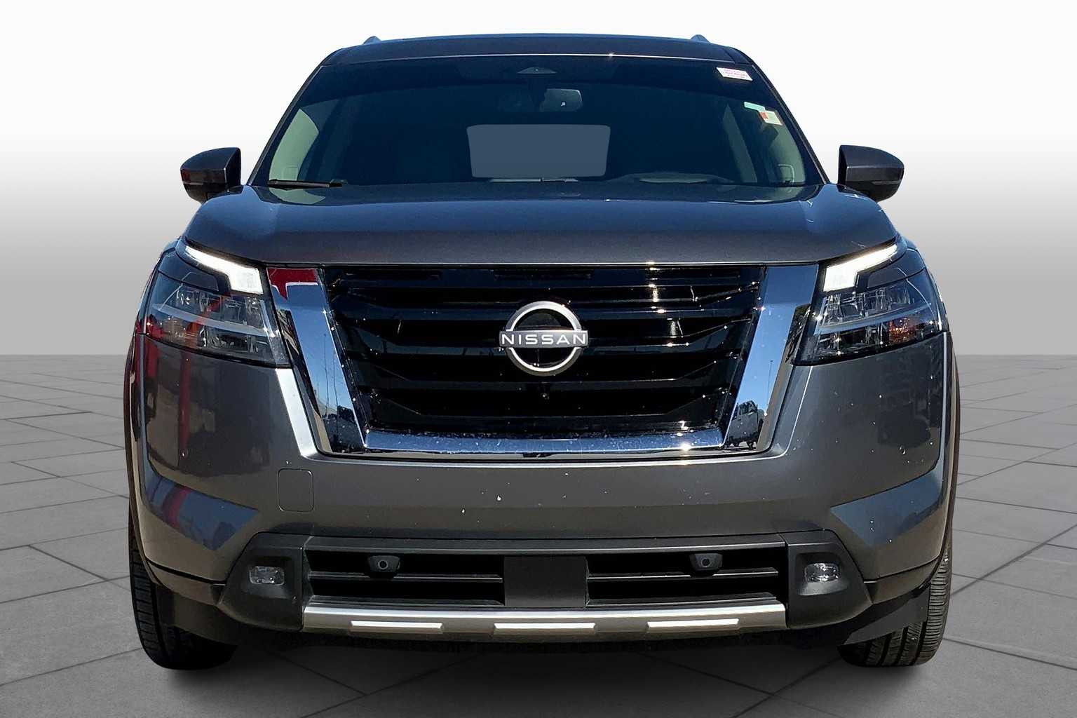 2022 Nissan Pathfinder Platinum photo 2