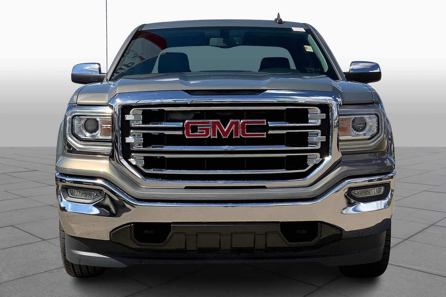 2017 Gmc Sierra 1500 SLT photo 2